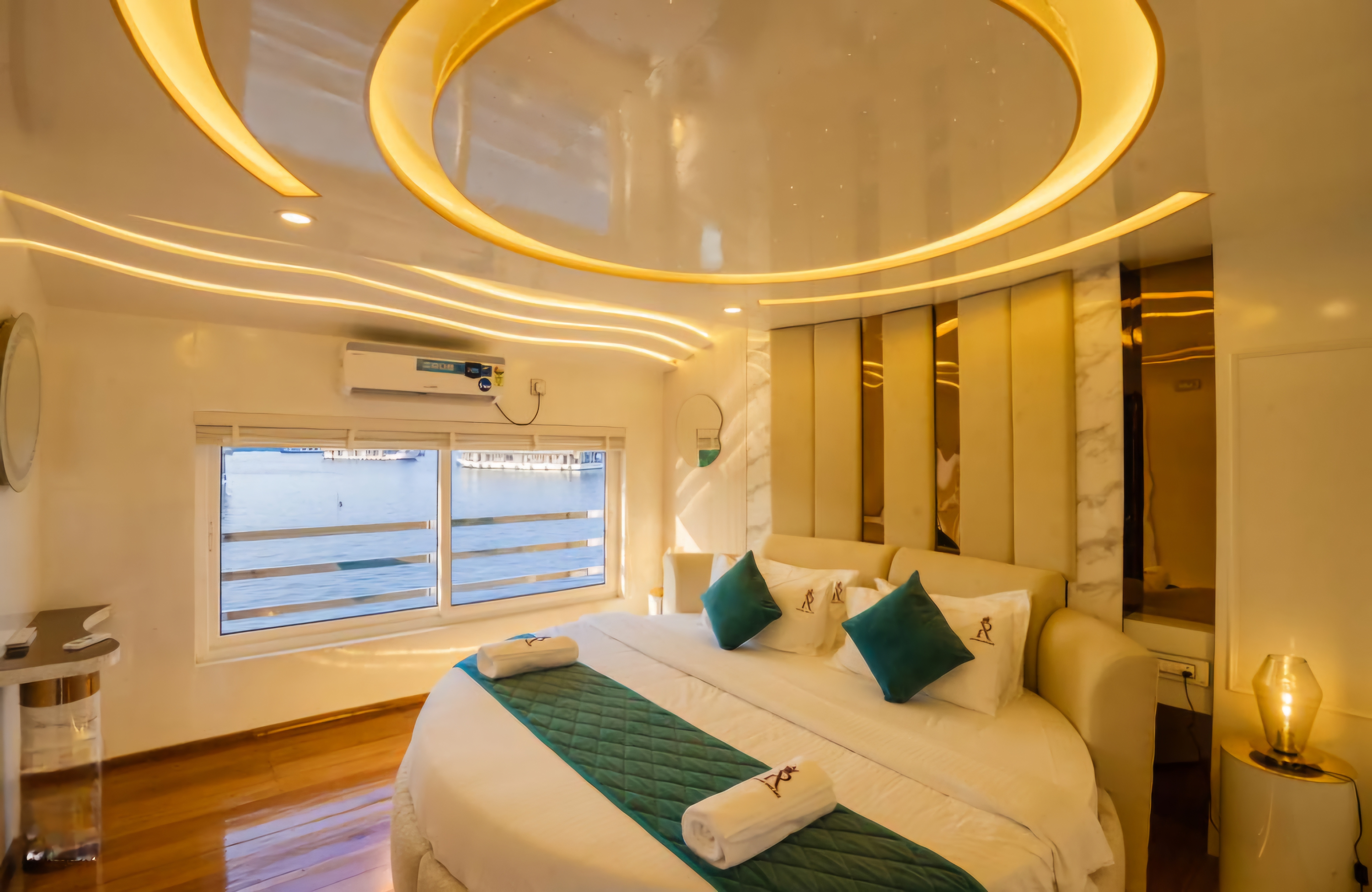 Image Drift in Elegance: Discover Alleppey's Finest Luxury Houseboat Experience blog