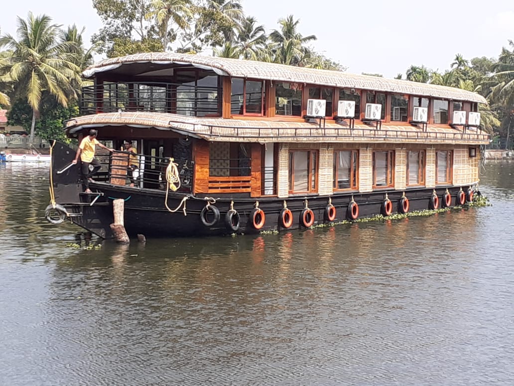 Top HouseBoat Provides in kerala Backwater Explorer: Student Adventure Cruise