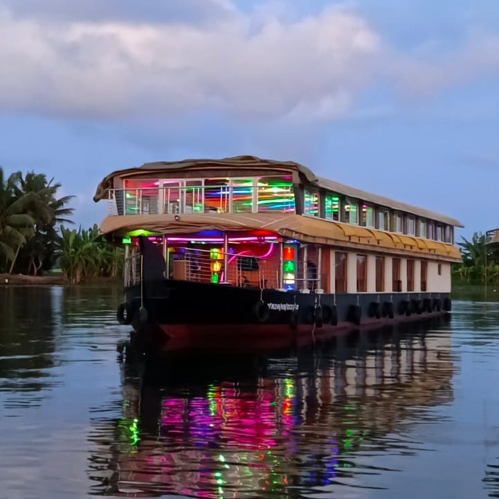 Top HouseBoat Provides in kerala Business on the Backwaters: Meetings Afloat in Alappuzha